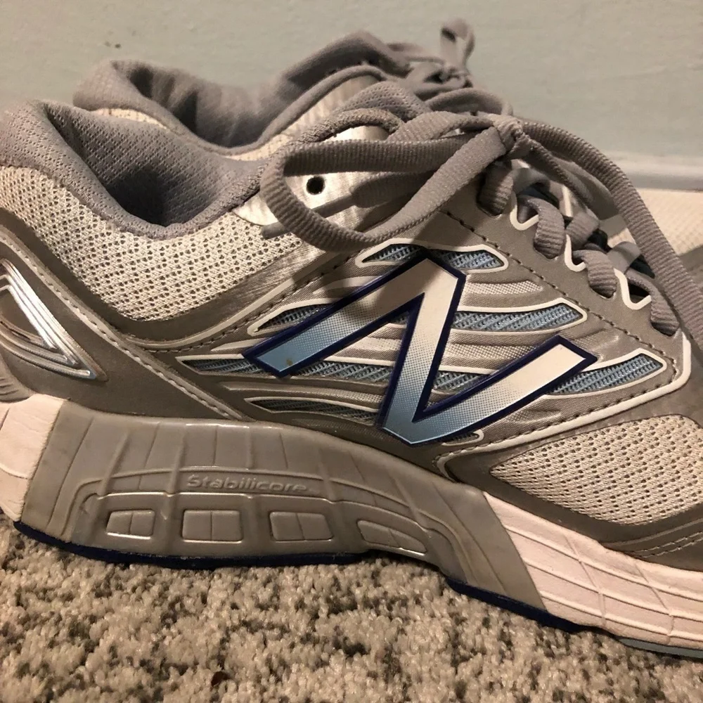 New Balance 1340v3 Gray & Silver Tennis Shoes Size 9.5
